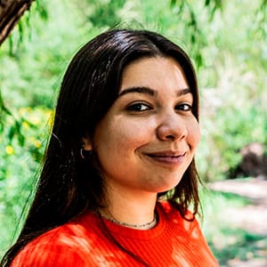 cliente mujer feliz de restolabs
